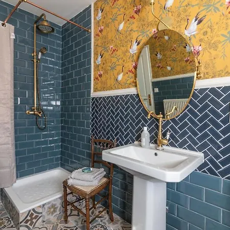 Bed & Breakfast Chateau De Gouyas 3*