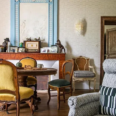 Chateau De Gouyas Bed & Breakfast *