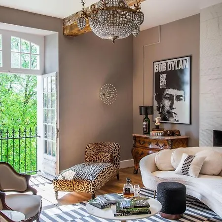 Chateau De Gouyas Bed & Breakfast *