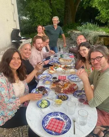 Alojamento de Acomodação e Pequeno-almoço Château De Gouyas 3*