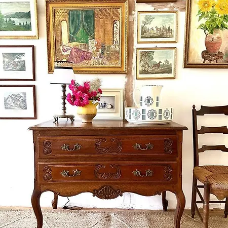 Chateau De Gouyas Bed & Breakfast 3*