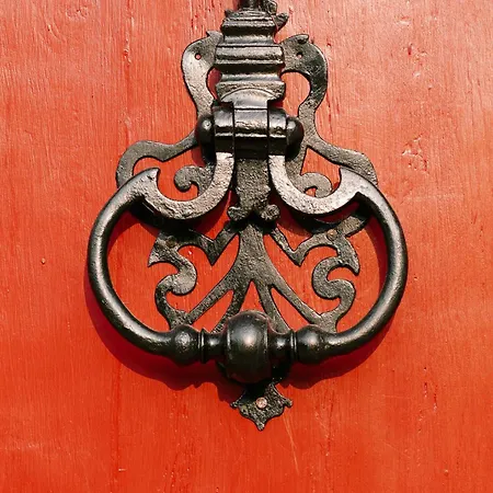 Chateau De Gouyas Bed & Breakfast *