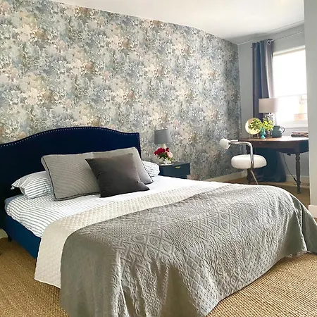 Chateau De Gouyas Bed & Breakfast