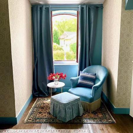 Chateau De Gouyas Bed & Breakfast