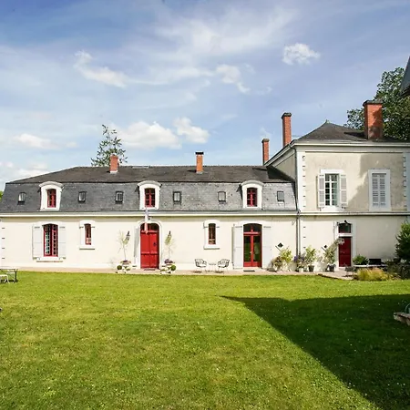 Bed & Breakfast Chateau De Gouyas 3*