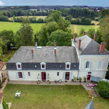 Chateau De Gouyas Bed & Breakfast