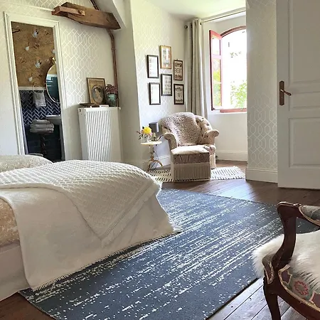 Chateau De Gouyas Bed & Breakfast Montagrier