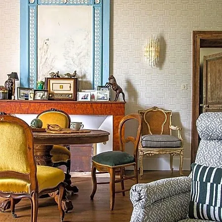 Bed & Breakfast Chateau De Gouyas 3*