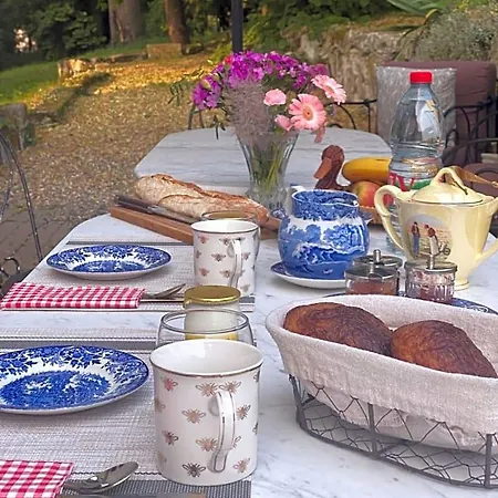 Château De Gouyas Alojamento de Acomodação e Pequeno-almoço 3*