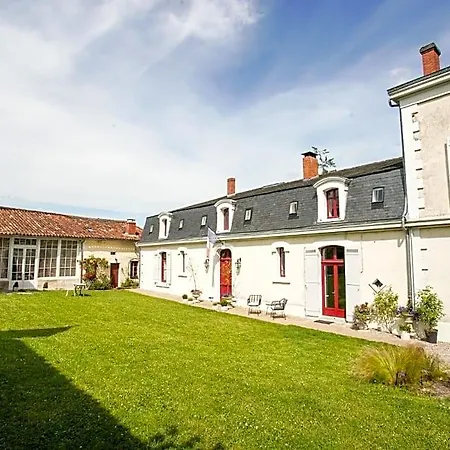 Château De Gouyas 3* Montagrier