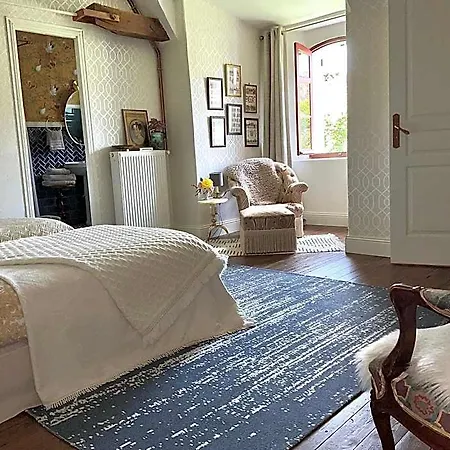Château De Gouyas Alojamento de Acomodação e Pequeno-almoço Montagrier