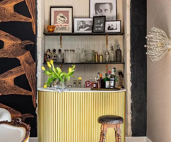 Alojamento de Acomodação e Pequeno-almoço Château De Gouyas 3*