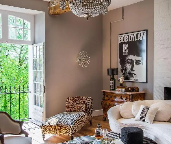 Chateau De Gouyas Bed & Breakfast 3*