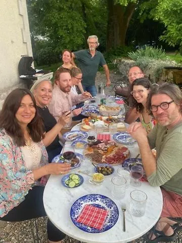 Alojamento de Acomodação e Pequeno-almoço Château De Gouyas 3*