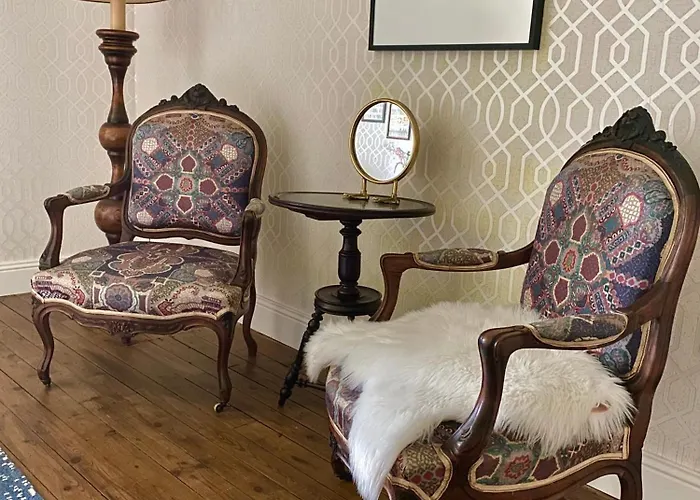 Château De Gouyas Alojamento de Acomodação e Pequeno-almoço 3*