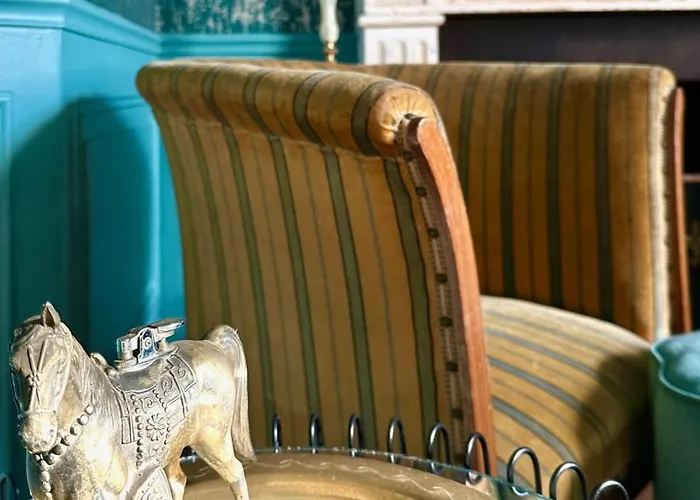 Alojamento de Acomodação e Pequeno-almoço Château De Gouyas 3*