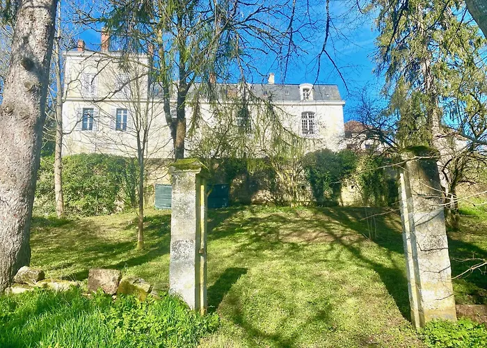 Chateau De Gouyas Bed & Breakfast