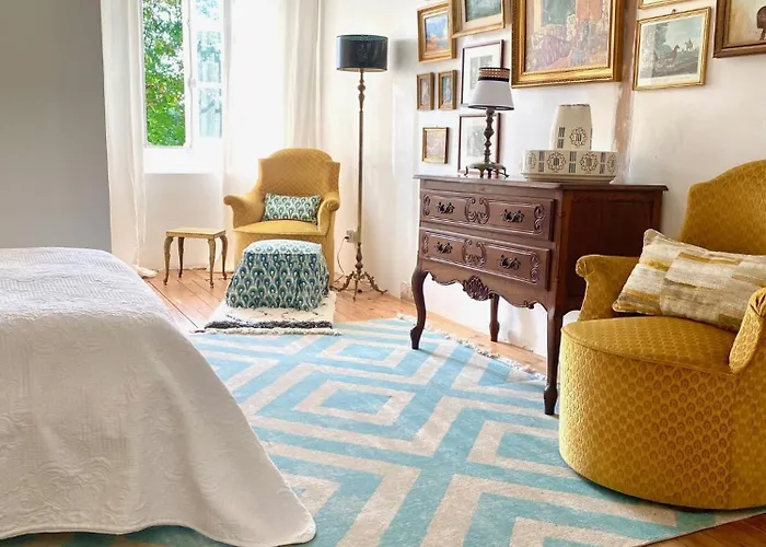 Château De Gouyas Alojamento de Acomodação e Pequeno-almoço 3*