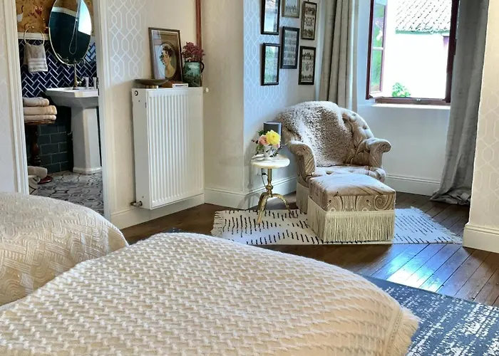 Bed & Breakfast Chateau De Gouyas 3*